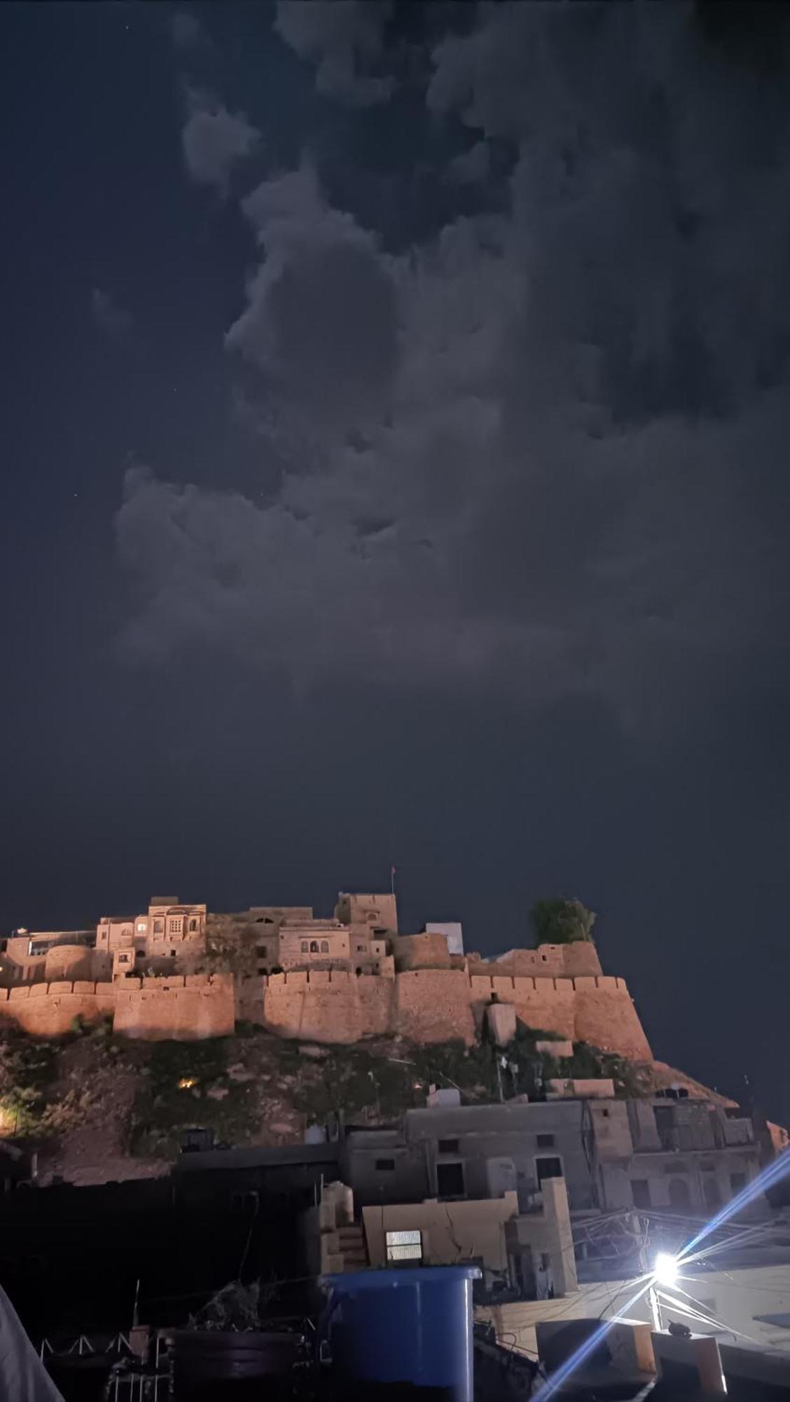 Mirvana Guest House & Camel Safari Jaisalmer Bagian luar foto