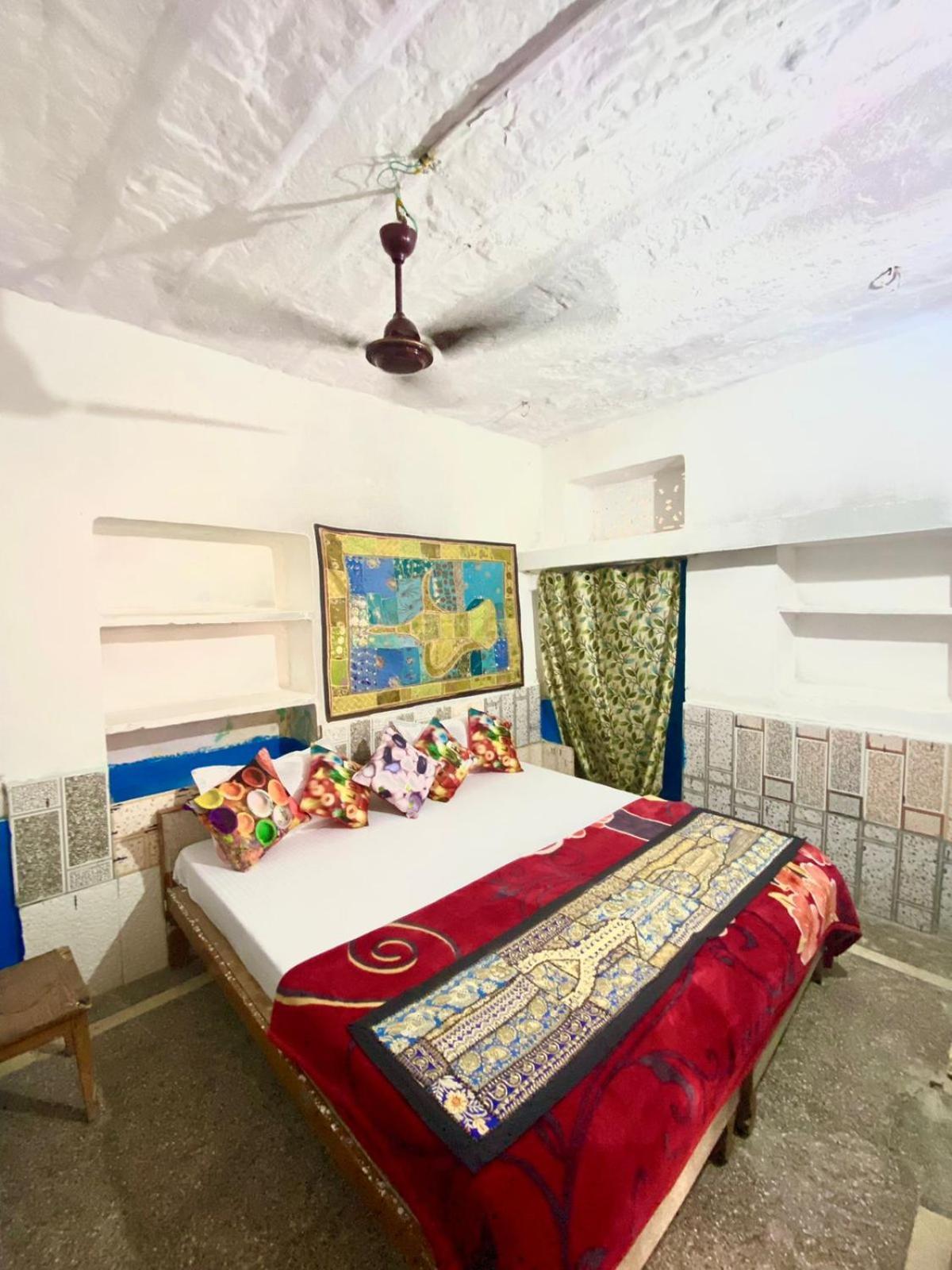 Mirvana Guest House & Camel Safari Jaisalmer Bagian luar foto