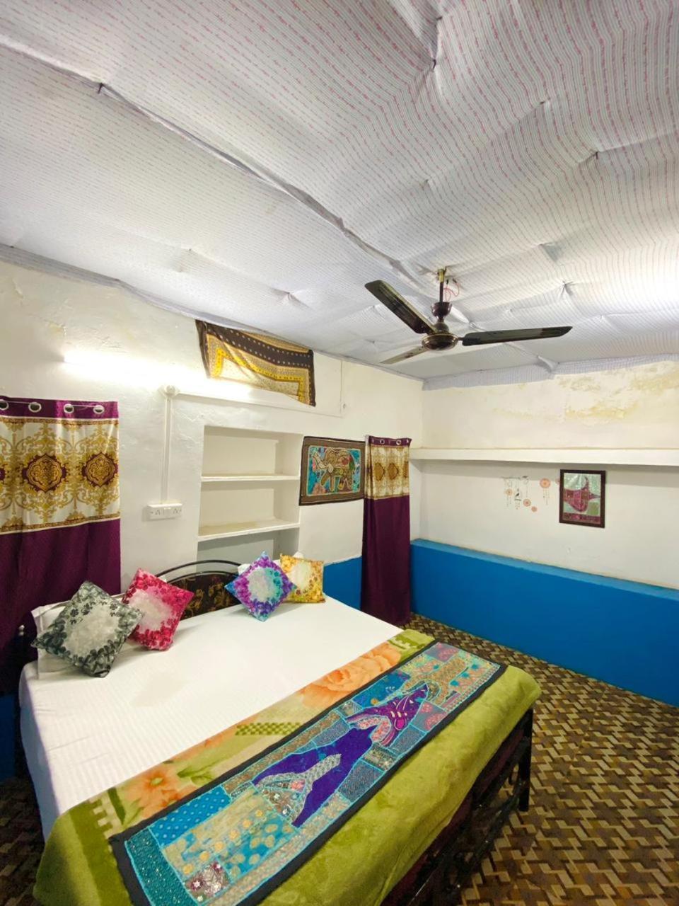 Mirvana Guest House & Camel Safari Jaisalmer Bagian luar foto