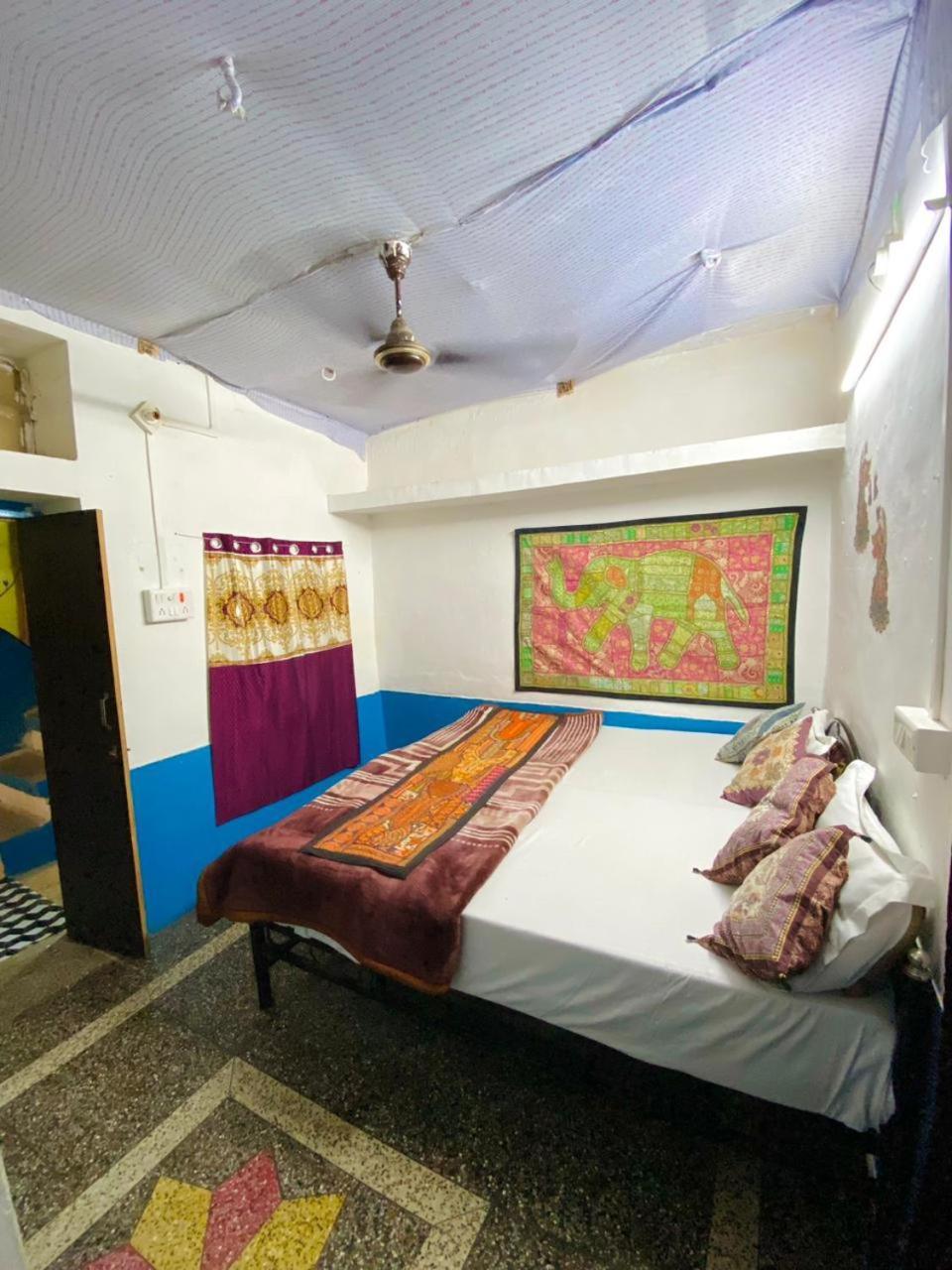 Mirvana Guest House & Camel Safari Jaisalmer Bagian luar foto