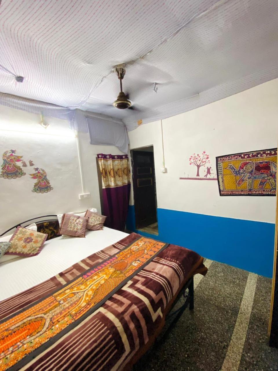 Mirvana Guest House & Camel Safari Jaisalmer Bagian luar foto
