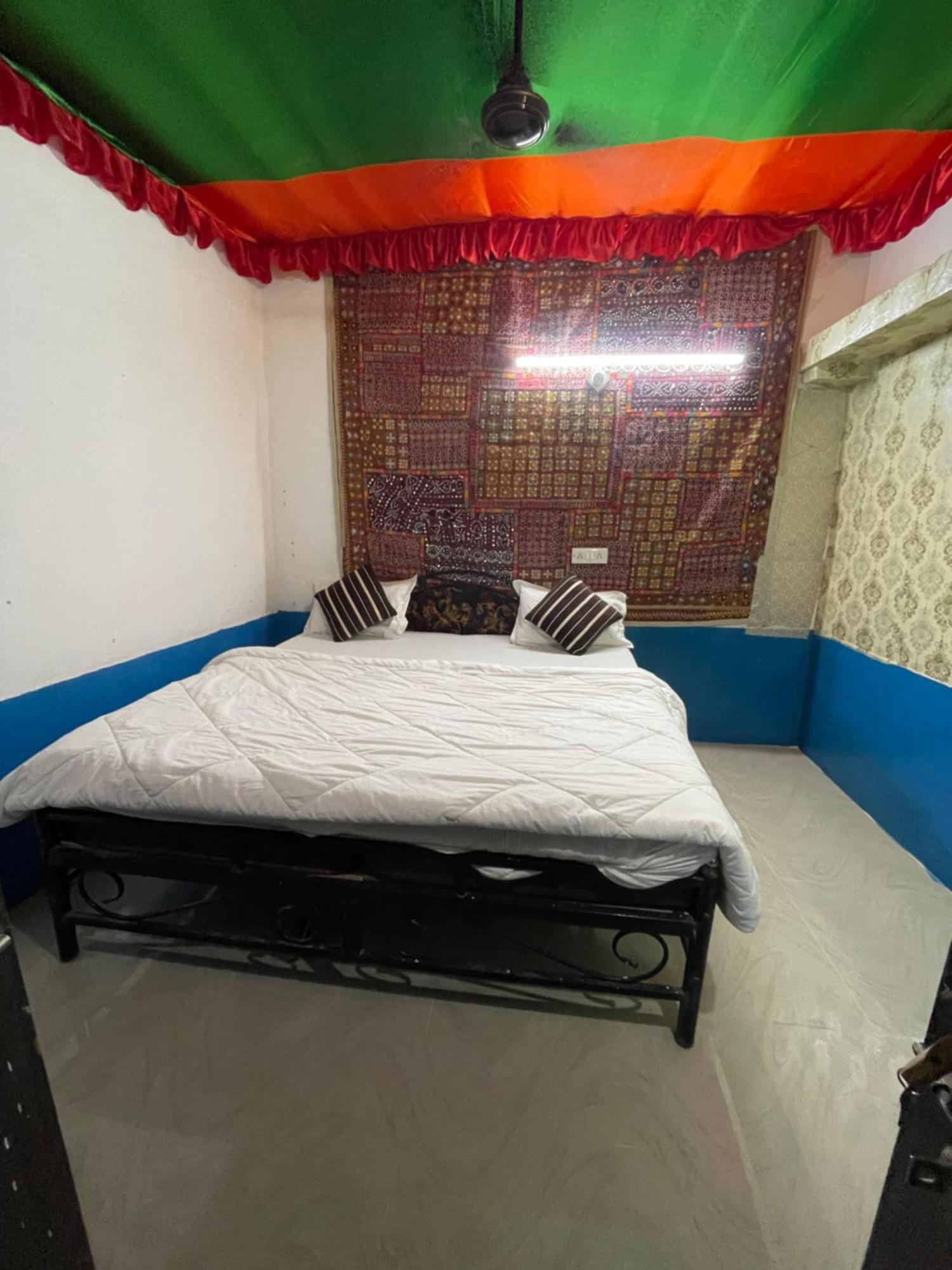 Mirvana Guest House & Camel Safari Jaisalmer Bagian luar foto